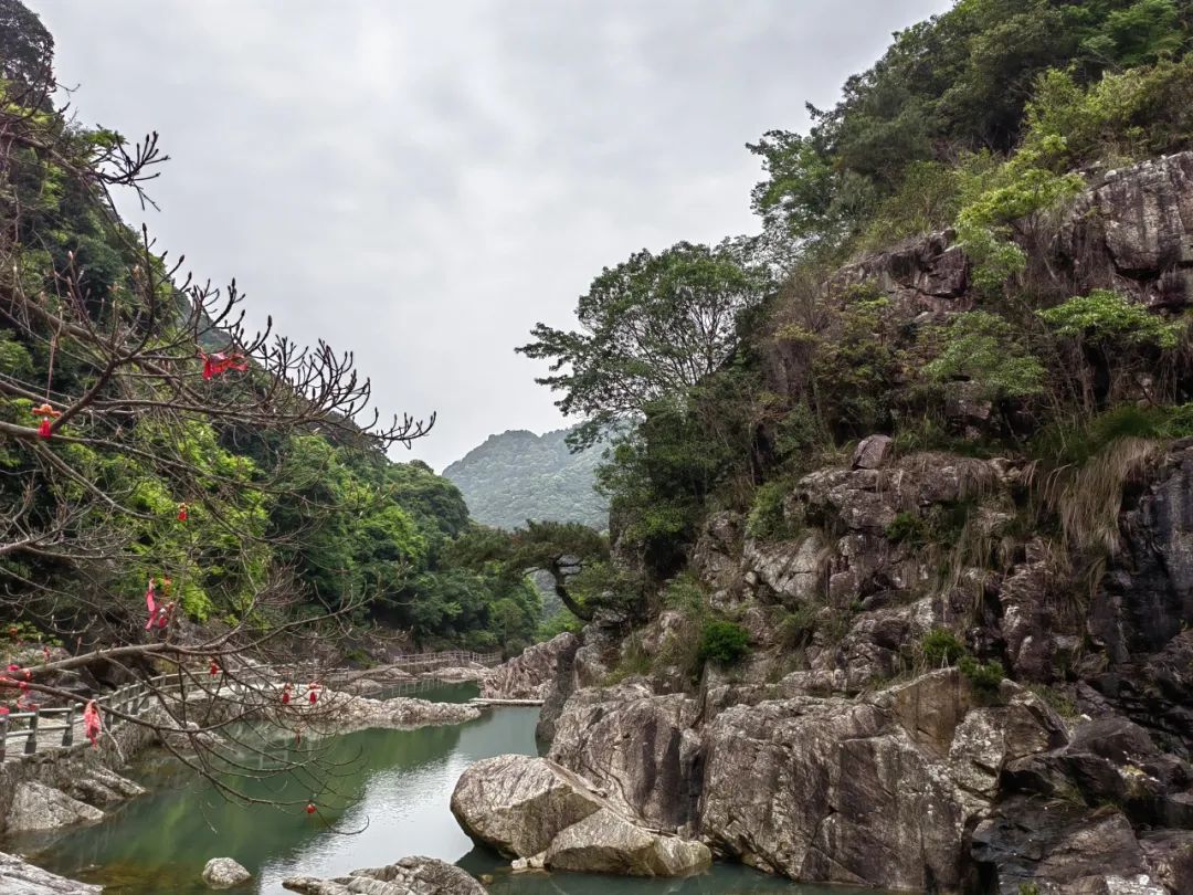 川行貝里（顏 偉）